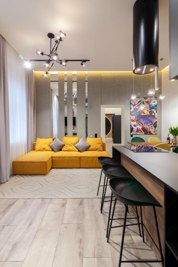 Royal Vip Apartment On Leontovicha 5 Lviv Dış mekan fotoğraf