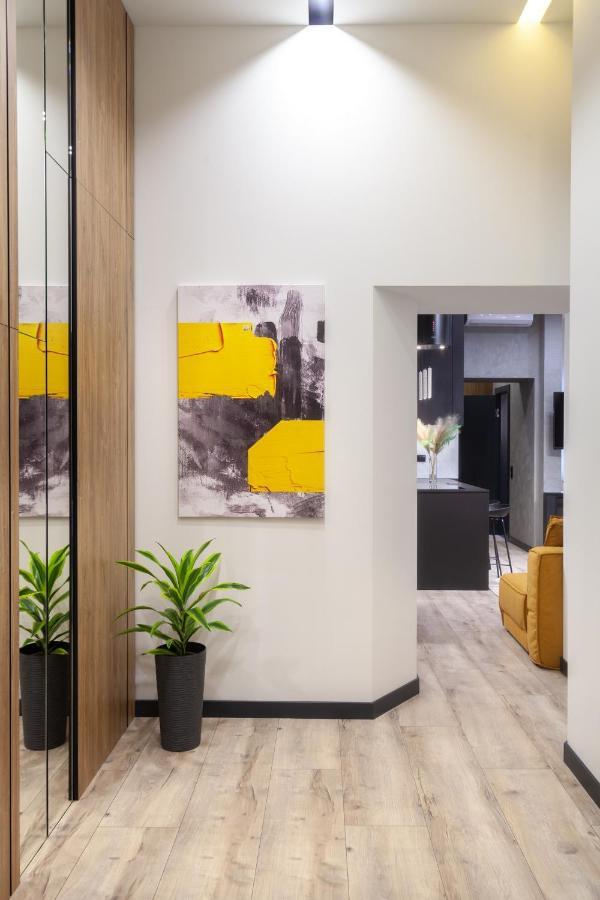 Royal Vip Apartment On Leontovicha 5 Lviv Dış mekan fotoğraf