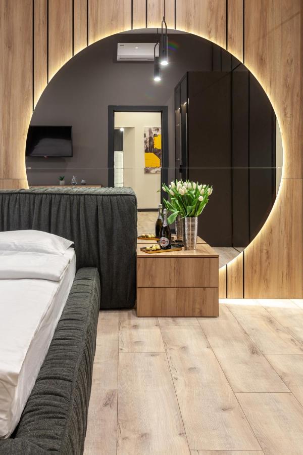 Royal Vip Apartment On Leontovicha 5 Lviv Dış mekan fotoğraf