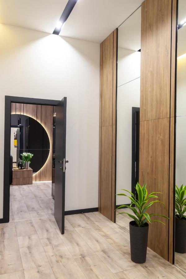 Royal Vip Apartment On Leontovicha 5 Lviv Dış mekan fotoğraf