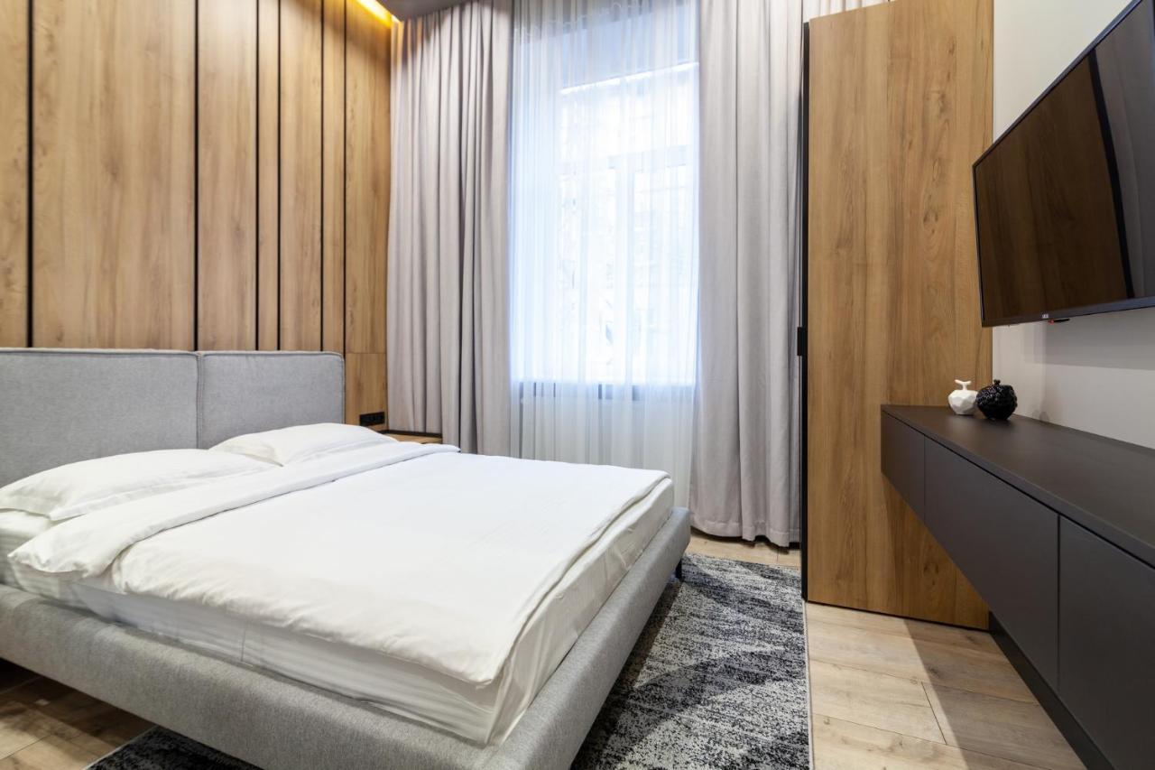 Royal Vip Apartment On Leontovicha 5 Lviv Dış mekan fotoğraf
