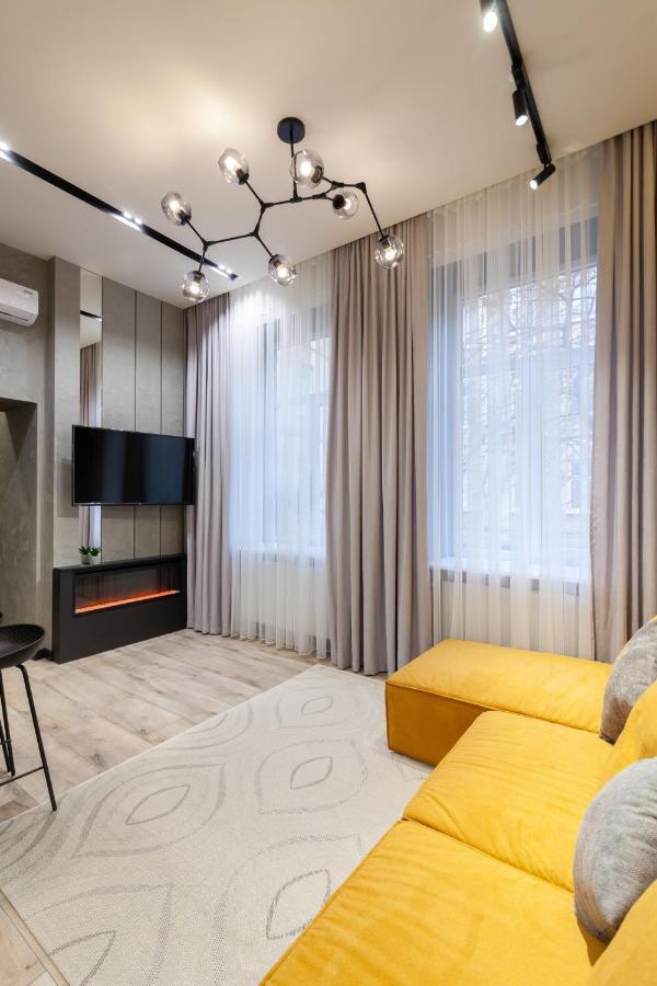 Royal Vip Apartment On Leontovicha 5 Lviv Dış mekan fotoğraf