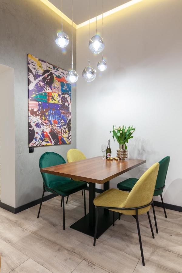Royal Vip Apartment On Leontovicha 5 Lviv Dış mekan fotoğraf