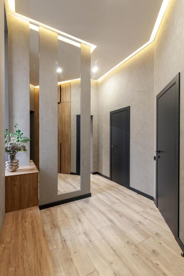 Royal Vip Apartment On Leontovicha 5 Lviv Dış mekan fotoğraf